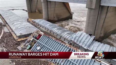 hitbdam|Several barges loose hit dam on Ohio River, 1 carrying methanol。